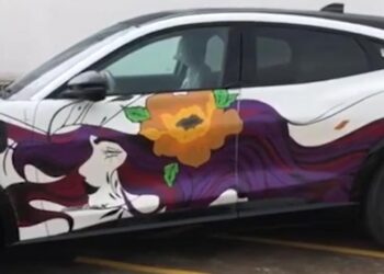 Para conmemorar el Día de la Mujer desde su construcción en 2020, las mujeres de Ford Cuautitlán armaron y diseñaron el modelo completamente eléctrico de la marca en México
