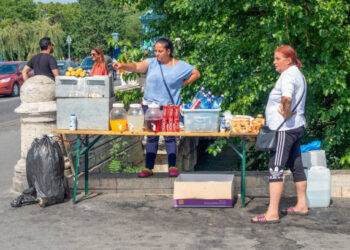 Comercio informal, el más beneficiado por Viacrucis en Iztapalapa