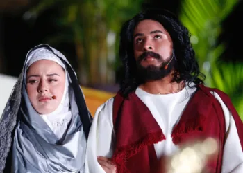 Miles siguen la representación de la Pasión de Cristo, en Iztapalapa