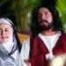 Miles siguen la representación de la Pasión de Cristo, en Iztapalapa
