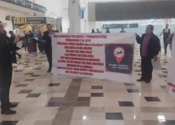 Sitio 300 del AICM pide intervención del gobierno federal