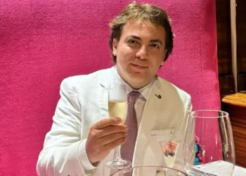 Cristian Castro quiere acabar la preparatoria y graduarse como licenciado