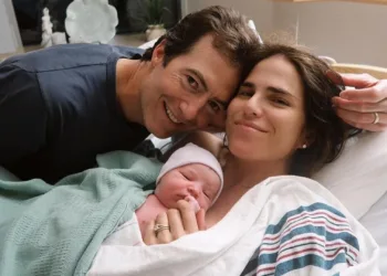 Karla Souza le da la bienvenida a su tercer hijo