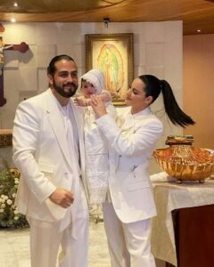 Maite Perroni y Andrés Tovar celebran bautizo de Lía