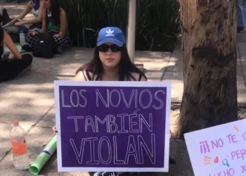 Los novios también violan