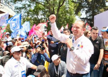Santiago Taboada ofrece mejorar la movilidad en Cuajimalpa