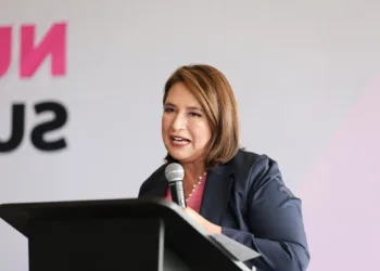 Candidatos de oposición responden y retan a AMLO por tema de cierre de refinerías