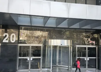 ¡Ya no tiene para la renta! FGR desaloja oficinas de Insurgentes 20