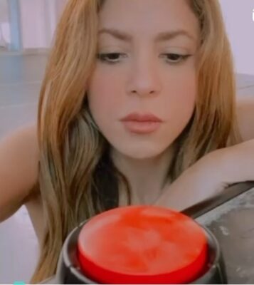 Shakira divierte con promocional de "Cohete"