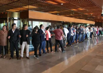 Asesores de diputados alistan protestas por terminación anticipada de contrato