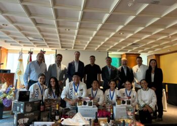 Atrevidos y talentosos estudiantes participan en el concurso gastronómico del CESSA Universidad
