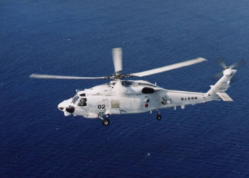 Deja 2 muertos choque de helicópteros militares en Japón