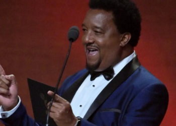 Beisbolista Pedro Martínez, recibe su quinto premio EMMY del Deporte