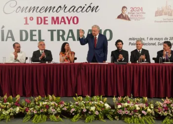 Conmemora AMLO el Día del Trabajo en Palacio Nacional