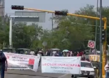 Toman maestros de la sección 22 de la CNTE aeropuerto y varias oficinas de gobierno  