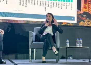 Reforma fiscal, reto para nuevo gobierno en México: Fitch