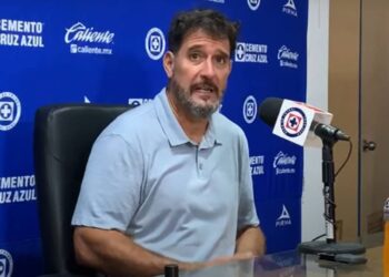 Gustavo Lema no quedó contento con el arbitraje