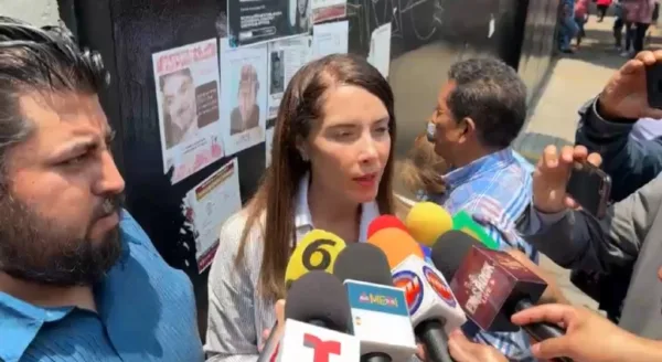 Rosendo Gómez, abogado y Aurea Zapata acude a la fiscalía para primera audiencia contra Patricio Cabezut
