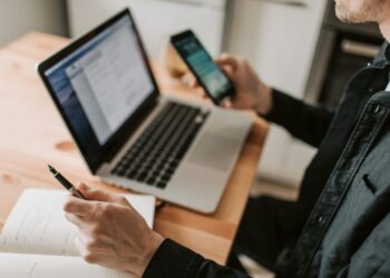 WhatsApp agrega viñetas, numeración, cita y alineado en el formato de texto