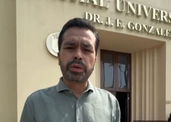 Álvarez Máynez visita a heridos tras accidente en San Pedro