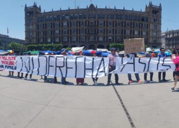 Se repliega la CNTE ante avance de «Marea Rosa» en el Zócalo