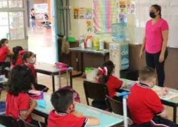 Los maestros en Jalisco tienen que buscar un empleo adicional por los bajos salarios