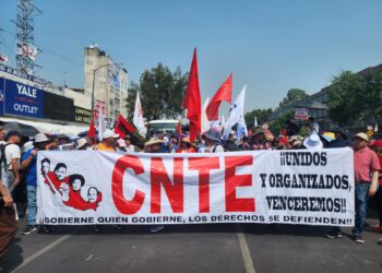 Miles de maestros marchan en la CDMX por solución a sus demandas