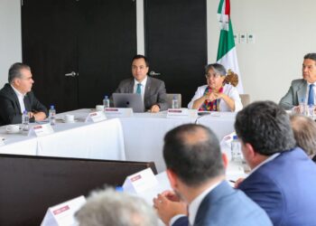 La reunión estuvo encabezada por la secretaria de Economía, Raquel Buenrostro.