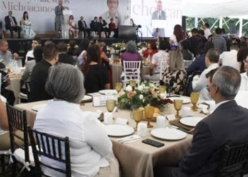 Reconoce trayectoria Gobernador Ramírez Bedolla de los maestros michoacanos  