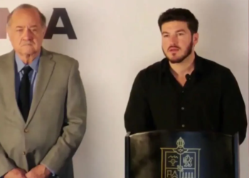 Anuncia Samuel García apoyos económicos a familiares de víctimas en San Pedro
