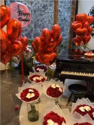 Carlos Rivera llena de flores a Cynthia Rodrígue en su cumpleaños