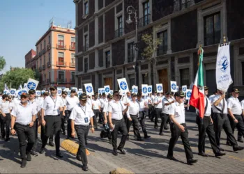 Marcha variopinta de 100 mil en el Zócalo contra políticas que afectan a trabajadores