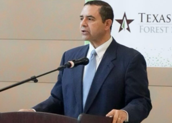 Acusan de corrupción a legislador texano aliado de México