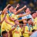Jugadores de América reciben dos trofeos
