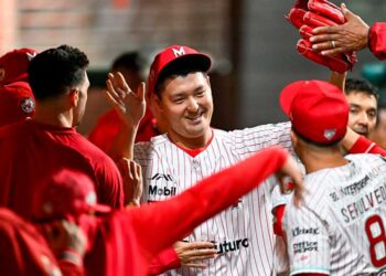 Doblegan Diablos 10-5 a Saraperos y aseguran la serie