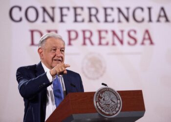No culpar a México de los problemas de EU, pide AMLO a Biden y Trump