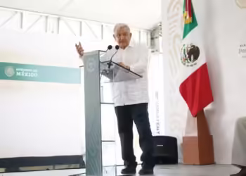 Pide AMLO a Sheinbaum rescatar a AHMSA