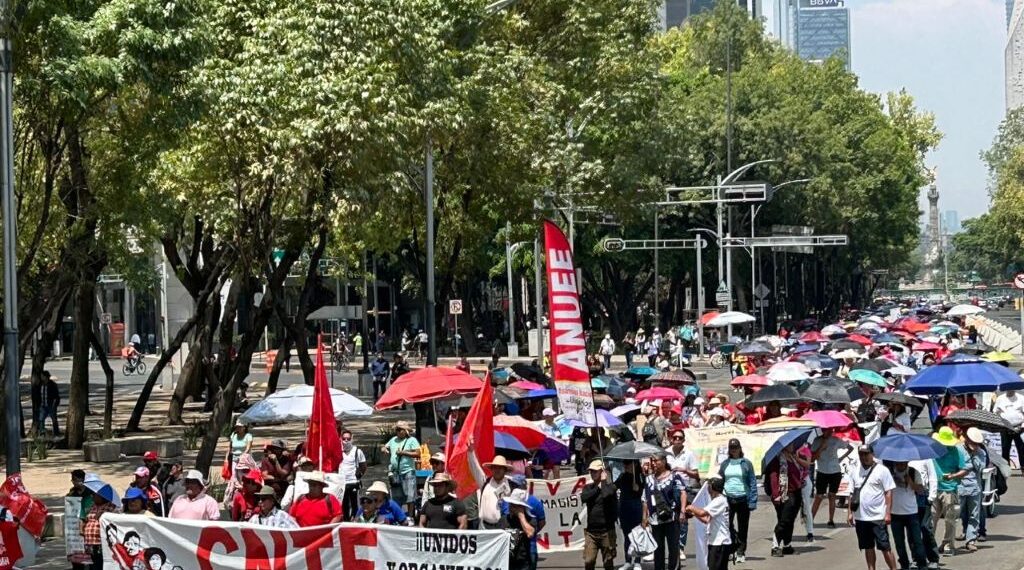 Marcha de la CNTE del Ángel de la Independencia al Zócalo