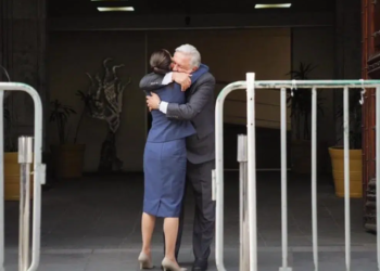 Llega Claudia Sheinbaum a Palacio Nacional a reunión con AMLO