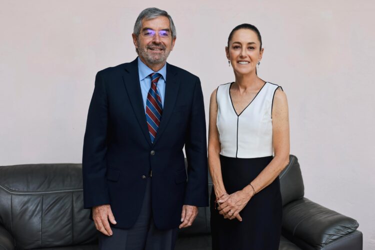 Claudia Sheinbaum, candidata electa a la Presidencia de México, anunció que Juan Ramón de la Fuente será quien coordine los trabajos de transición entre los gobiernos de Andrés Manuel López Obrador y el que encabezará ella. AMEXI/FOTO: X-CORTESÍA.