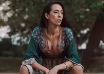 Indy Fontaine le canta a la dualidad del amor en “Odiar y Querer” | AMEXI/FOTO: cortesía