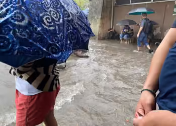 Colapsan por las lluvias plazas comerciales, hospital T-1 y calles y avenidas de Mérida