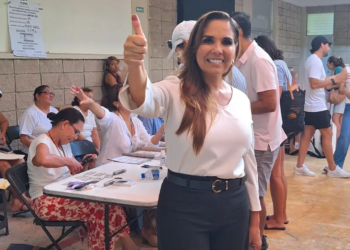 Votan aspirantes a puestos de elección popular en Cancún; insuficientes boletas en Casillas Especiales