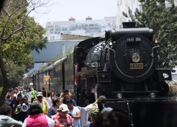 De Canadá a México, locomotora Emperatriz 2816 termina gira