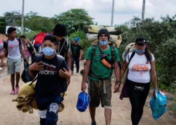Elementos del INM interceptó un autobús con 67 migrantes en Veracruz