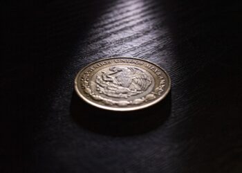Adiós al superpeso. Tiene peor semana desde pandemia