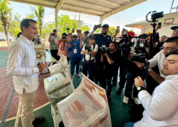 Abuchean al deportista y candidato de Morena Rommel Pacheco