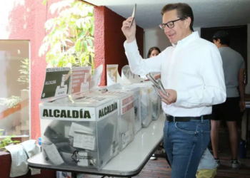 Llegamos a la contienda sin hacer trampas y respetando la ley, dijo Salomón Chertorivski al emitir su voto