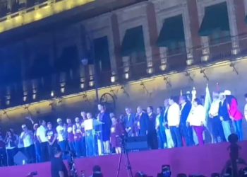Sheinbaum llegó en la madrugada al Zócalo