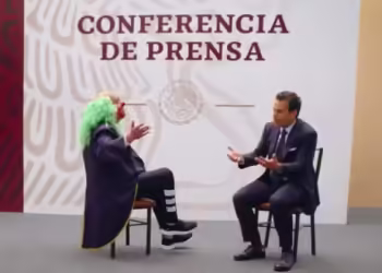 Opositores se solidarizan con Carlos Loret y Víctor Trujillo